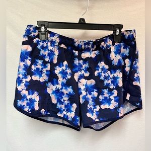 Old Navy active go dry shorts in medium with built in liner in floral print